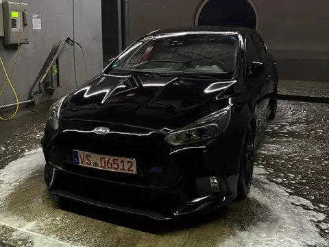 Schwarzer Ford Focus RS